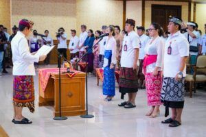 Bupati Wayan Adi Arnawa saat melantik dan mengambil sumpah jabatan 234 pejabat di lingkungan Pemkab Badung, Rabu (11/2),