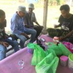 Humas PT KLIN saat persiapan untuk acara Bakti Sosial berupa pemeriksaan dan pengobatan gratis serta pembagian sembako dalam rangka menyambut Bulan Suci Ramadhan 1447 H. (Foto: M-011)