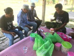 Humas PT KLIN saat persiapan untuk acara Bakti Sosial berupa pemeriksaan dan pengobatan gratis serta pembagian sembako dalam rangka menyambut Bulan Suci Ramadhan 1447 H. (Foto: M-011)