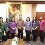 Wali Kota Denpasar, IGN. Jaya Negara saat menerima Kepala BPJS Kesehatan Cabang Denpasar, Nyoman Wiwiek Yuliadewi, Selasa (10/2) di Kantor Walikota Denpasar.