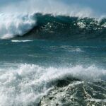 Ilustrasi gelombang tinggi