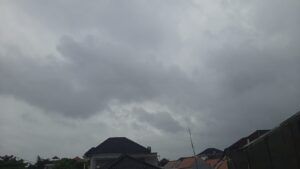 Ilustrasi - Hujan menyelimuti wilayah Bali, menandakan potensi hujan yang mengguyur sejumlah kawasan, Selasa (24/2/2026).