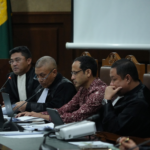 Terdakwa perkara dugaan korupsi pengadaan Chromebook Kemendikbudristek, Nadiem Makarim, mengikuti sidang bersama penasihat hukumnya di Pengadilan Tindak Pidana Korupsi, Jakarta Pusat.