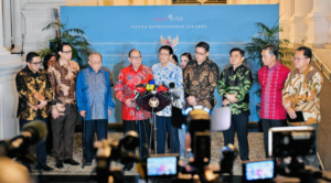 Mantan menteri luar negeri, mantan wakil menteri luar negeri, serta tokoh senior diplomasi nasional menyampaikan keterangannya usai diterima Presiden Prabowo Subianto di Istana Merdeka, Jakarta, pada Rabu, 4 Februari 2026. Foto: BPMI Setpres/Laily Rachev