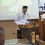 Wakil Bupati Klungkung Tjokorda Gde Surya Putra menyampaikan arahan saat Forum Konsultasi Publik Rancangan Awal RKPD Kabupaten Klungkung Tahun 2027 di Ruang Rapat Praja Mandala, Kantor Bupati Klungkung, Kamis (5/2/2026).