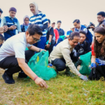 Menteri LH, Hanif Faisol Nurofiq dan Menteri Pariwisata, Widiyanti Putri Wardhana bersama Bupati Wayan Adi Arnawa serta Wabup Bagus Alit Sucipta saat Aksi Bersih Sampah Laut di Pantai Kedonganan, Kecamatan Kuta, Jumat (6/2).