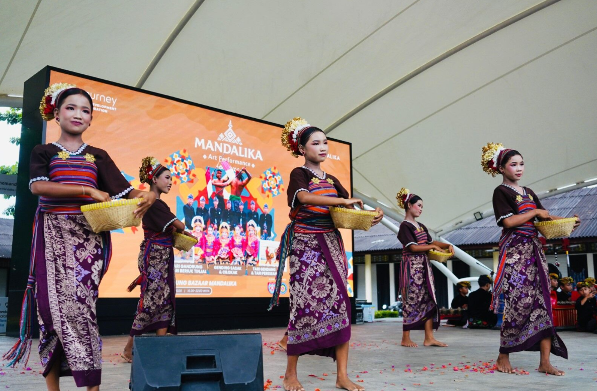 Mandalika Art Performance