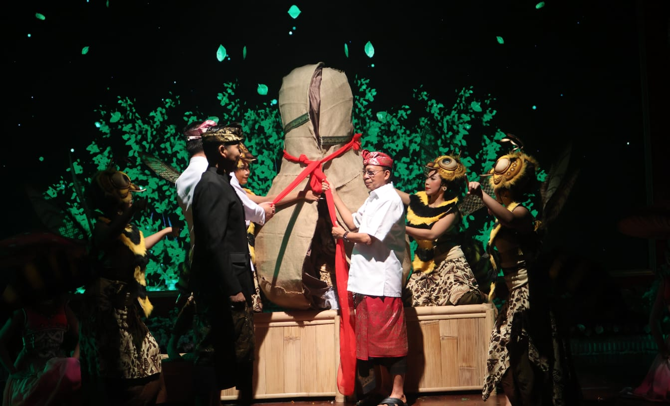 Gubernur Bali Wayan Koster membuka secara resmi Bulan Bahasa Bali VIII Tahun 2026 di Gedung Ksirarnawa Taman Budaya Denpasar, Minggu (1/2/2026).