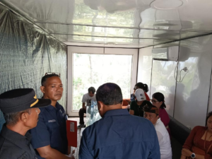 Petugas Satpol PP Badung bersama instansi terkait melakukan pengecekan langsung ke lokasi proyek condotel di kawasan Pantai Cemagi, Kecamatan Mengwi, Kamis (19/2).