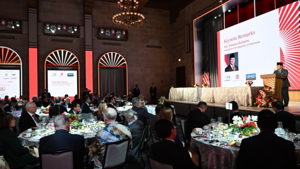 Presiden Prabowo Subianto menyampaikan sambutannya pada acara Gala Iftar Dinner Business Summit di U.S. Chamber of Commerce, Washington DC, pada Rabu, 18 Februari 2026.