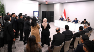 Menteri Energi dan Sumber Daya Mineral (ESDM) Bahlil Lahadalia menyampaikan keterangannya kepada awak media di Washington D.C., pada Jumat, 20 Februari 2026.