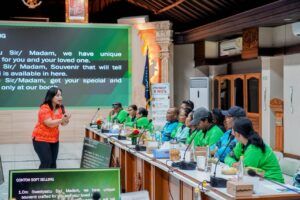 Pelatihan dibawakan oleh Assistant Learning & Development Manager, Ni Made Ayu Ratna Sulistya Dewi.