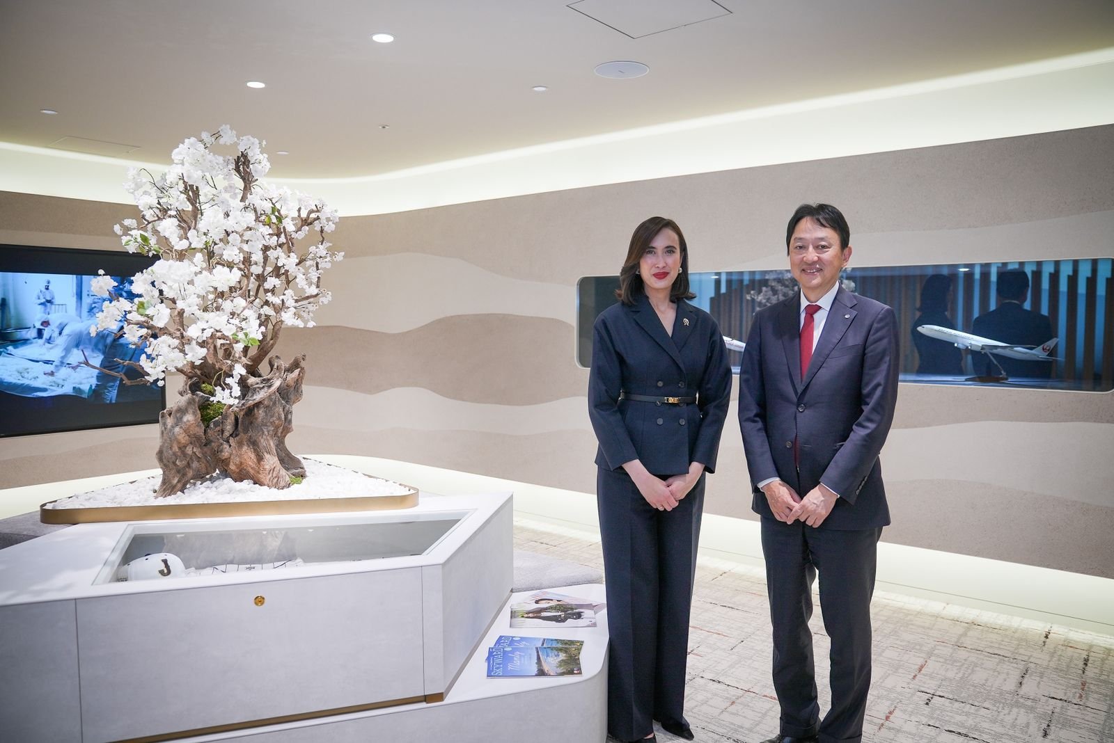 Menteri Pariwisata Republik Indonesia Widiyanti Putri Wardhana melakukan pertemuan bilateral dengan Japan Airlines (JAL) di Tokyo, Senin (30/3/2026).