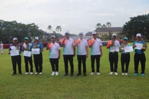 Sekda Surya Suamba secara resmi menutup Ajang Pekan Olahraga dan Seni Pelajar (Porsenijar) Kabupaten Badung tahun 2026 di Lapangan Puspem Badung, Senin (9/3).