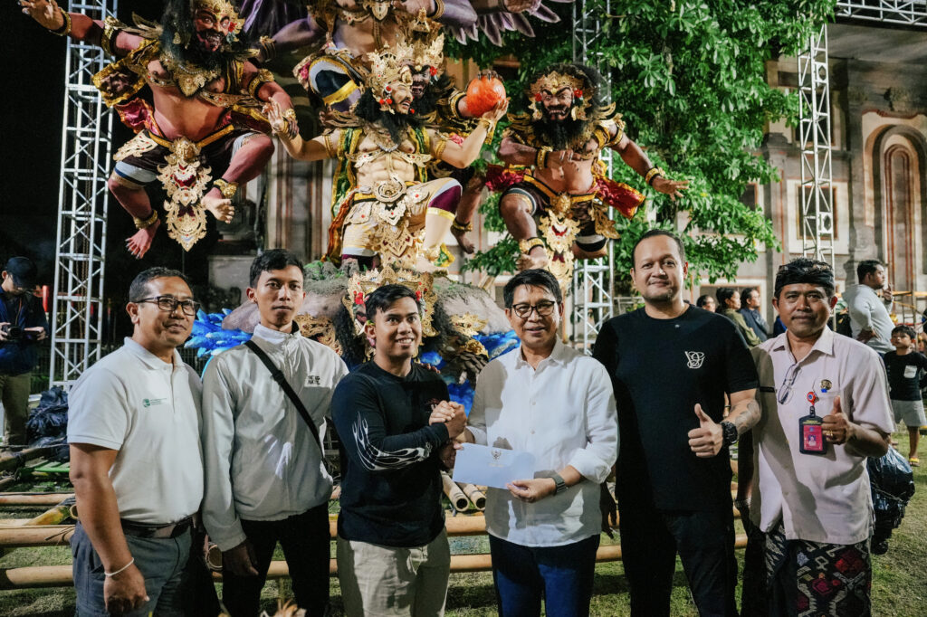 Bupati Adi Arnawa bersama Wabup Bagus Alit Sucipta saat meninjau langsung kesiapan venue sehari sebelum pembukaan rangkaian lomba yang digelar pada 6–8 Maret 2026, di area Balai Budaya Giri Nata Mandala, Puspem Badung, Kamis (5/3).