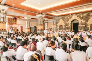 Bupati Wayan Adi Arnawa saat hadiri Karya Ngenteg Linggih Wraspati Kalpa, Tawur Madya dan Padudusan Alit di Banjar Adat Uma Kapal, Kelurahan Kapal, Mengwi, pada Minggu (29/3).