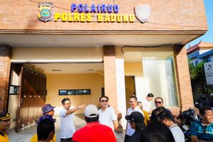 Bupati Adi Arnawa saat memimpin rapat Laporan Pendataan ASPER PSBS di Kabupaten Badung, periode 8-12 Maret 2026 di Puspem Badung, Jumat, (13/3).