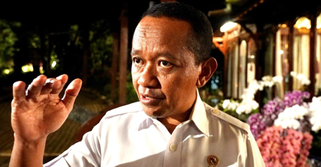 Menteri Energi dan Sumber Daya Mineral (ESDM) Bahlil Lahadalia memberikan keterangannya usai mengikuti rapat terbatas bersama Presiden Prabowo Subianto dan sejumlah menteri di kediaman pribadi Presiden di Hambalang, Bogor, pada Rabu, 25 Maret 2026.