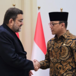 Menteri Luar Negeri Sugiono menyampaikan surat dukacita kepada Duta Besar Iran untuk Indonesia, Mohammad Boroujerdi, di Jakarta pada Rabu, 4 Maret 2026.