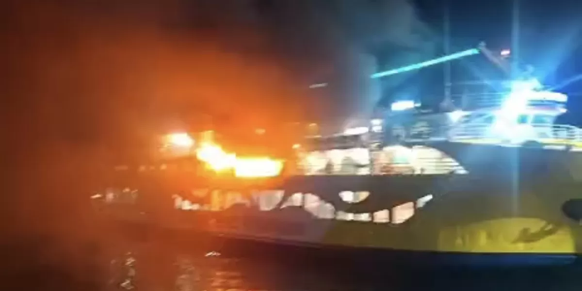 KMP Portlink VII Terbakar Saat Muat Kendaraan di Pelabuhan Ketapang, Diduga Akibat Korsleting