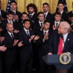Megabintang Argentina Lionel Messi bersama skuad Inter Miami CF bertepuk tangan saat Presiden Amerika Serikat Donald Trump menyampaikan pidato dalam acara penghormatan tim di White House, Washington, DC.