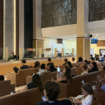 Ilustrasi: WNA mengurus perijinan di kantor Imigrasi