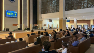 Ilustrasi: WNA mengurus perijinan di kantor Imigrasi