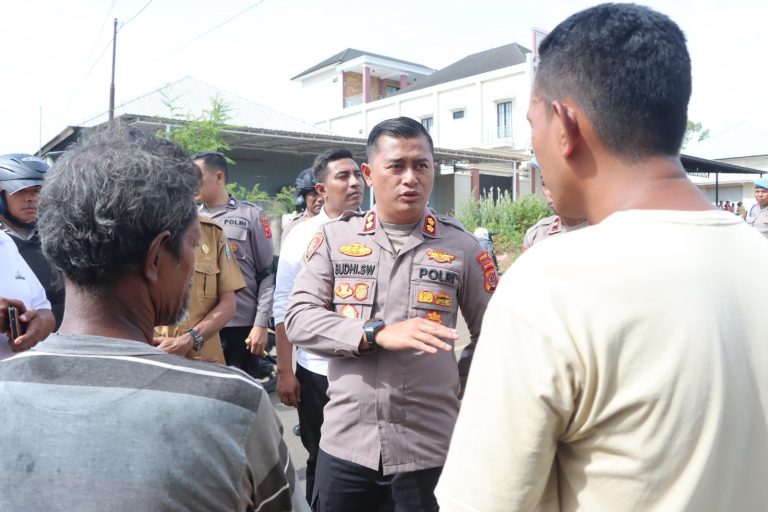 Kapolres MBD, AKBP Budhi Suriawardhana memberikan edukasi kepada masyarakat tentang pentingnya menjaga persaudaraan.