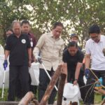 Menteri Lingkungan Hidup Hanif Faisol Nurofiq (kedua kiri), Gubernur Bali Wayan Koster (kiri) dan Bupati Badung I Wayan Adi Arnawa (tengah