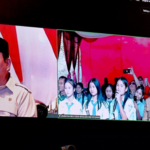 Presiden Prabowo Subianto melakukan dialog langsung dengan para kepala daerah, aparat, dan masyarakat dari berbagai wilayah melalui konferensi video dari kediaman pribadinya di Hambalang, Bogor, Jawa Barat, pada Senin, 9 Maret 2026.