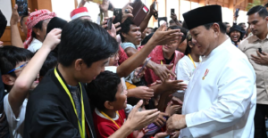 Presiden Prabowo Subianto menggelar acara gelar griya (open house) dalam rangka Hari Raya Idulfitri 1447 Hijriah di kompleks Istana Kepresidenan, Jakarta, pada Sabtu, 21 Maret 2026.
