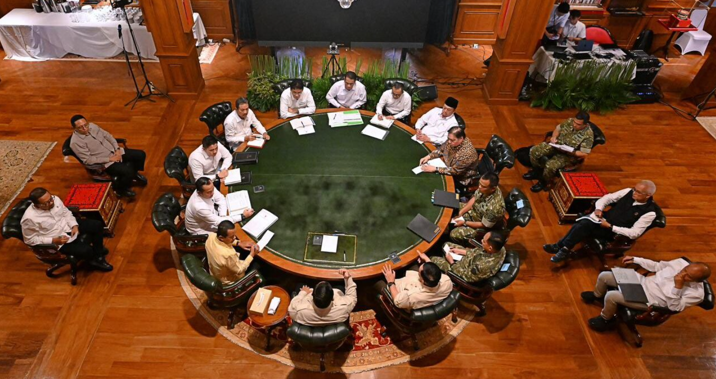 Presiden Prabowo Subianto menerima sejumlah menteri Kabinet Merah Putih dalam pertemuan strategis yang digelar di kediaman pribadinya di Hambalang, Bogor, Jawa Barat, pada Senin, 9 Maret 2026.