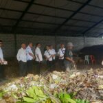 Dokumentasi: Wali Kota Denpasar I Gusti Jaya Negara saat meninjau TPS3R Bungtomo di Pemecutan Kaja, Denpasar Utara, Bali, Rabu (18/2/2026).