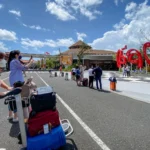 Wisatawan saat tiba di Bandara Ngurah Rai Bali.