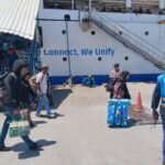 Disdukcapil bersama Satpol PP Kota Denpasar melakukan inspeksi penduduk non permanen terhadap penumpang KM Awu yang bersandar di Pelabuhan Benoa, Denpasar Selatan, Selasa (7/4/2026) siang.
