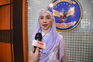 Anggota Komisi I DPR RI, Desy Ratnasari saat melakukan kunjungan kerja ke Pusat Penerbangan Angkatan Laut (Puspenerbal) di Sidoarjo, Jawa Timur, Rabu (15/4/2026).