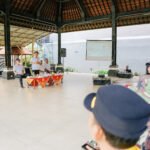 Bupati Wayan Adi Arnawa saat Rapat Evaluasi Tahap III Capaian Kinerja Kelompok Koordinator Lapangan Asper PSBS Kabupaten Badung di Wantilan Pura Dalem Kahyangan, Desa Adat Legian, Jumat (3/4).