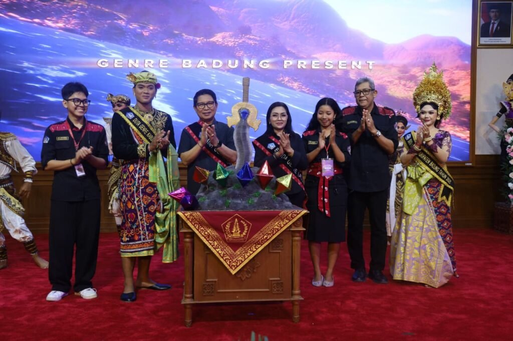 Bupati Wayan Adi Arnawa didampingi Nyonya Rasniathi Adi Arnawa menghadiri puncak acara GEMARAYA Kabupaten Badung Season 3 Tahun 2026 di Gedung Kertha Gosana, Puspem Badung Minggu (26/4).