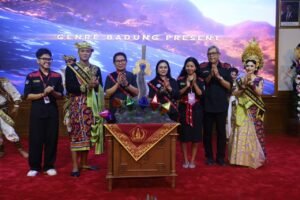 Bupati Wayan Adi Arnawa didampingi Nyonya Rasniathi Adi Arnawa menghadiri puncak acara GEMARAYA Kabupaten Badung Season 3 Tahun 2026 di Gedung Kertha Gosana, Puspem Badung Minggu (26/4).