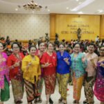 Penasehat DPW ILDI Kabupaten Badung, Nyonya Rasniathi Adi Arnawa, menghadiri acara Gathering dan Senam Sehat Line Dance di Gedung Balai Budaya Giri Nata Mandala, Puspem Badung, Minggu (19/4).