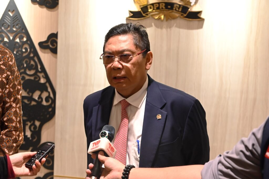 Ketua Komisi I DPR RI, Utut Adianto, usai pertemuan dengan Duta Besar Siprus untuk Indonesia di Gedung Nusantara III DPR RI, Senayan, Jakarta, Rabu (1/4/2026). (Foto: Parlementaria/Septamares/Karisma)