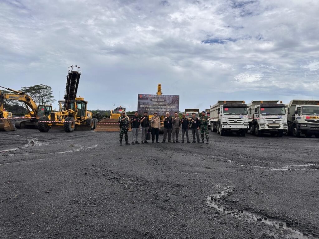 Penyidik pada Direktorat Penyidikan Jaksa Agung Muda Tindak Pidana Khusus (JAM Pidsus) melakukan rangkaian penggeledahan dan penyitaan aset terkait perkara dugaan korupsi pengelolaan pertambangan PT Asmin Koalindo Tuhup (PT AKT) di Kalimantan.