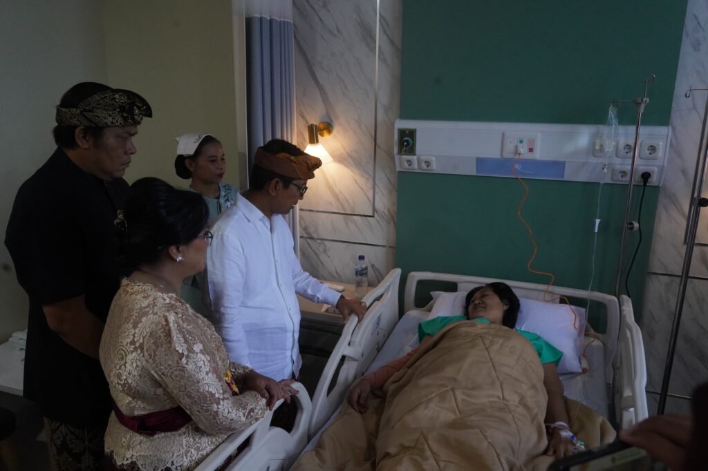 Bupati Wayan Adi Arnawa meresmikan operasional RS. Hermina Badung yang berlokasi di Jalan Raya Lukluk No. 221, Mengwi, Kamis (9/4).