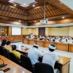 Bupati Wayan Adi Arnawa memimpin rapat pembahasan laporan kinerja sektoral serta evaluasi ASPER PSBS bertempat Ruang Rapat Kriya Gosana, Puspem Badung, Kamis (16/4).