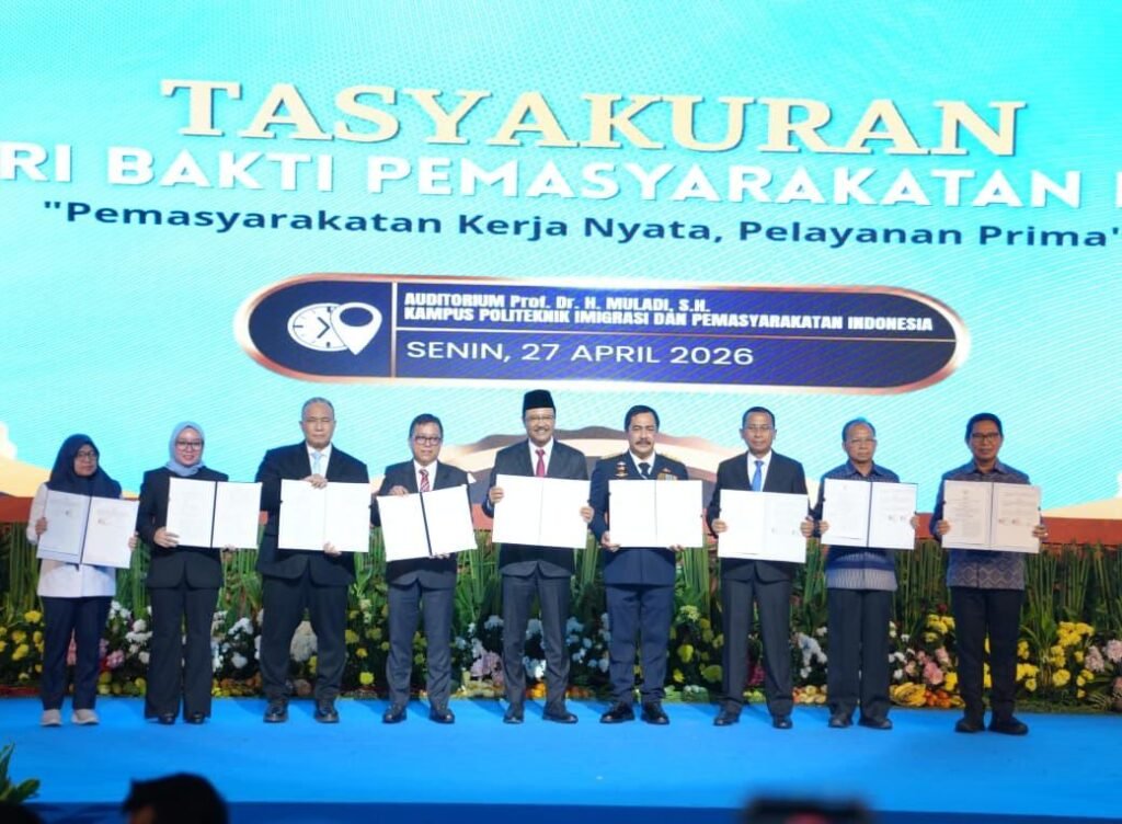 Bupati Wayan Adi Arnawa saat menandatangani Nota Kesepahaman di Kampus Poltek IMPAS Tangerang, Banten, Senin (27/4).