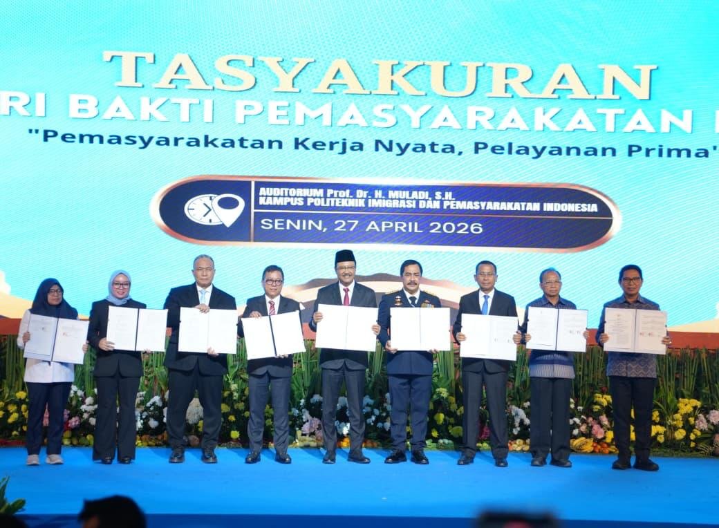 Bupati Wayan Adi Arnawa saat menandatangani Nota Kesepahaman di Kampus Poltek IMPAS Tangerang, Banten, Senin (27/4).