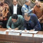 Bupati Wayan Adi Arnawa menandatangani Perjanjian Kerja Sama Pengolahan Sampah menjadi Energi Listrik (PSEL) di Ruang Rapat Utama Lantai 3, Gedung Kementerian Koordinator Bidang Pangan, Jalan Imam Bonjol No.61, Jakarta Pusat, Selasa (21/4).