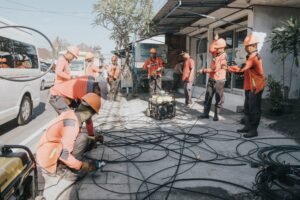 Penertiban Utilitas di wilayah Desa Darmasaba, Kecamatan Abiansemal, Jumat (10/4)