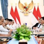 Presiden Prabowo Subianto memimpin rapat terbatas di Istana Merdeka, Jakarta, pada Senin, 6 April 2026, guna membahas percepatan program perumahan rakyat secara nasional.