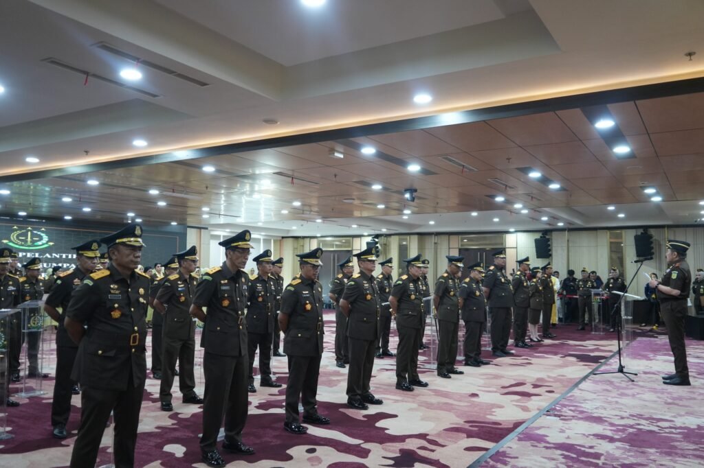 ST Burhanuddin melantik dan mengambil sumpah jabatan sejumlah Kepala Kejaksaan Tinggi (Kajati) serta pejabat eselon II di lingkungan Kejaksaan Agung, Rabu (29/4/2026).